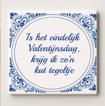 Keramische Grappige Valentijn Tegel 15x15cm – “Is Het Eindelijk Valentijnsdag, Krijg Ik Zo’n Tegeltje” – Humoristische Delfts Blauwe Muurdecoratie Cadeau