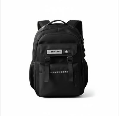 TK-S Rugzak, Zwart en Ruim, 30 Liter, 17,3 inch laptop, drankflesvak. (50x30x20cm)