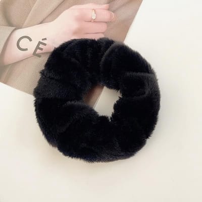 Dailygoods - Set van 12 Pluche Scrunchies in Zwart
