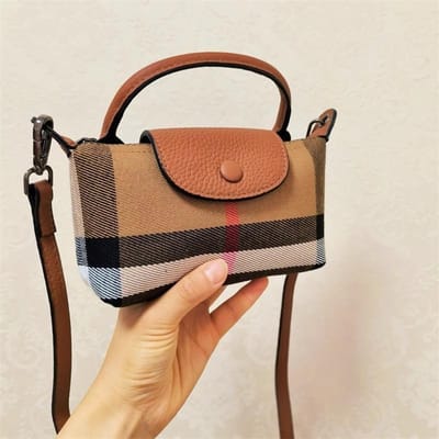 Deze Kleine Crossbody Tas Is Een Veelzijdige en Stijlvolle Telefoonhoes voor Vrouwen brown