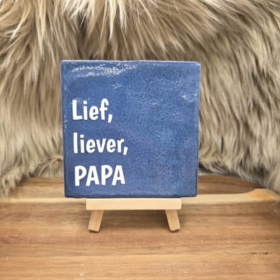 Robuust Wenstegeltje “Lief, Liever, Papa” – Lief Cadeau tegeltje – Trendy nu – Vaderdag – Papa – Familie – Gezin – Zomaar – Cadeau – Incl standaard - Ingepakt cadeauverpakking - Cadeau tip