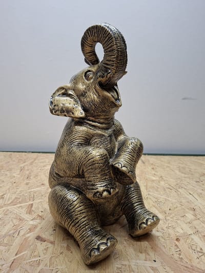 Olifant Zittend beeld - Brons - Jungle - Dieren - Wildlife - Decoratie - Woonaccessoires - 35cm Hoog