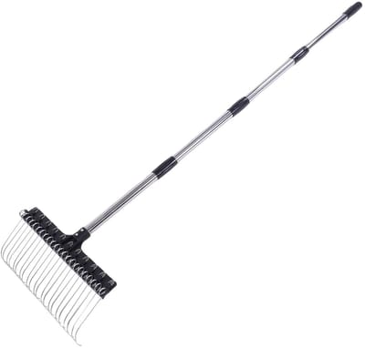 Dailygoods- Gazonhark Breed - Tuinhark met Schuine Verenstalen Tanden - Verstelbare Handgreep tot 1,5 Meter - Zelfreinigend - Gewicht 1361 g - Hoogte 134 cm