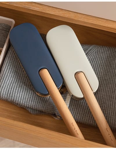 Pluizenverwijderaar - Met Houten Handvat - Kledingborstel - Ontpluizer - Huisdierhaar verwijderaar - Pluizenborstel - Pluizenroller - Pluizendief - Kleefroller - Pluizenverwijderaar kleding - Lint roller - Grijs