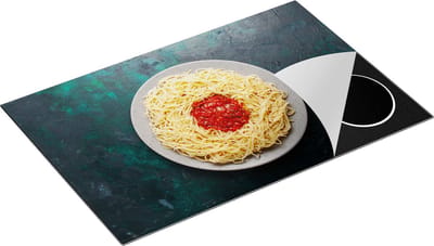 Chefcare Inductie Beschermer Pasta met Tomatensaus op Donker Groene Marmer - 80x50 cm - Afdekplaat Inductie - Kookplaat Beschermer - Inductie Mat