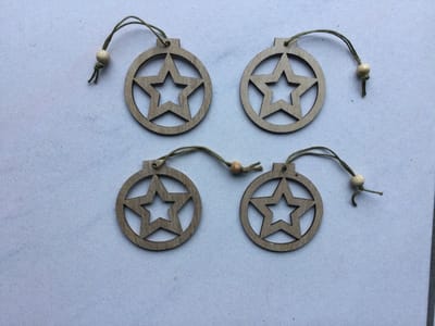 Set van 4 houten kersthangers in de vorm van een ster - Christmas star
