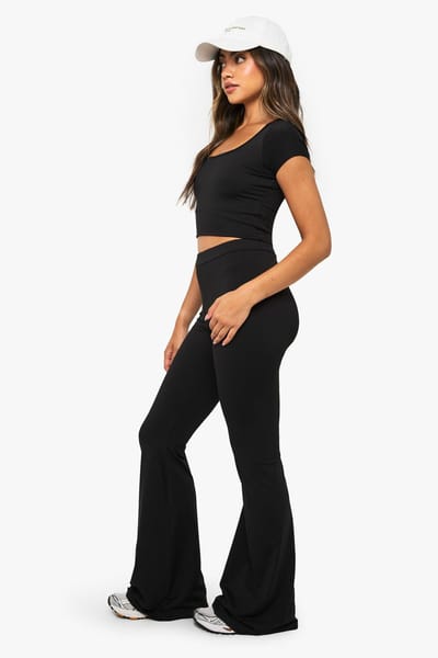 boohoo Dames Zachte slinky leggings met hoge taille en flare pijpen | Zwart | Maat: 34
