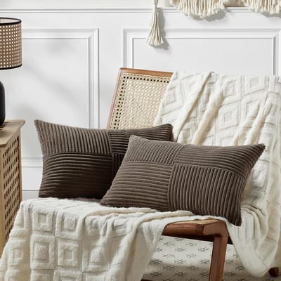 Boho Kussenhoezen - Decoratieve Hoezen - Bank en Slaapkamer - Zacht Corduroy Materiaal - 40 x 80 cm - Donkerbruin