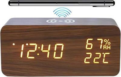 Digitale wekker met LED draadloos opladen temperatuur en vochtigheid display 3 alarmen instelbare helderheid geluidsregeling voor slaapkamer thuiskantoor (bruin)