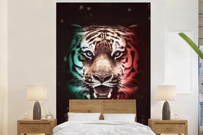 Behang - Fotobehang Tijger - Kleurrijk - Jager - Breedte 160 cm x hoogte 240 cm