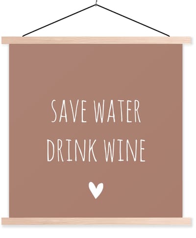 Posterhanger incl. Poster 60x60 cm - Schoolplaat - Engelse quote "Save water drink wine" met een hartje tegen een bruine achtergrond - Textielposter - Blanke latten