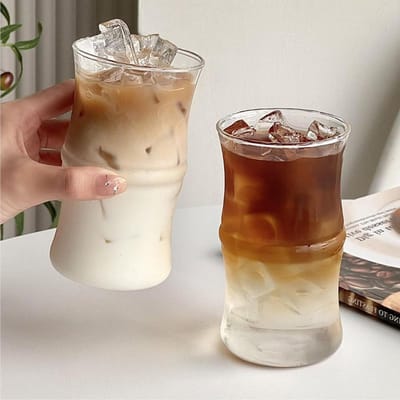 Set van 2 Geribbelde Esthetische Glazen Bekers voor Ijskoffie, Cocktails en Melkdranken - Vintage Drinkglaswerk met Ripple Design en Bubble Effect