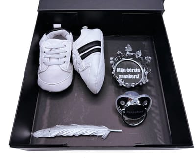 Kraamcadeau Jongen - Witte Babysneakers met Speen - kraamkado - geboortecadeau