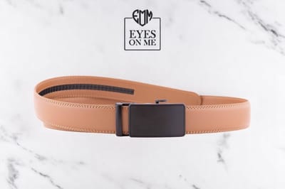Lichtbruine lederen riem zonder gaatjes met automatische gesp voor heren ( Model 78 )