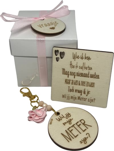 Cadeaudoosje Wil jij mijn METER zijn? | ROZE | Wie ik ben | sleutelhanger | meter vragen | meter worden | peettante vragen | peettante worden | cadeau | doosje met een vraag | geschenkbox