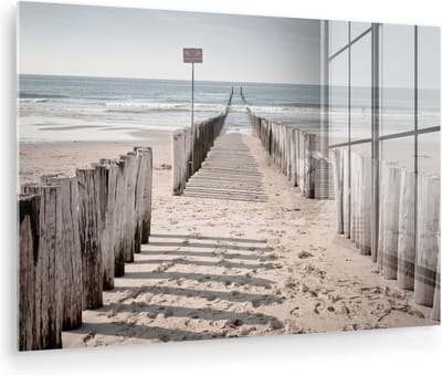MuchoWow® Glasschilderij 150x100 cm - Schilderij acrylglas - Strand - Hek - Schaduw - Foto op glas - Muurdecoratie woonkamer - Wanddecoratie slaapkamer - Schilderijen