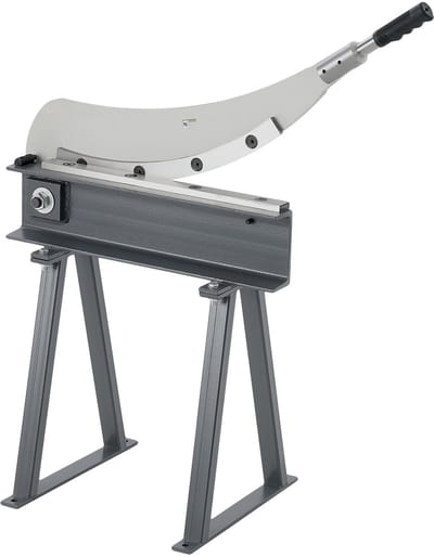 Handmatige guillotineschaar, 500 mm bedbreedte bankschaar, handbediende plaatschaar voor het snijden van metaalplaten, gemaakt van Q235-materiaal, hoge nauwkeurigheid, met standaard, geschikt voor PCB, aluminium, staal, koper en kunststof