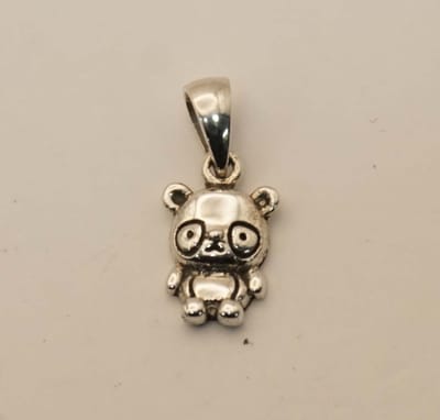 Sterling zilveren kinder hanger van een beertje - leuke zilver hangertje beertje voor kind of volwassen die een klein hangertje wil - beertje hangertje voor ketting gemaakt van 925 zilver - kinder hangertjes voor meisjes of jongens