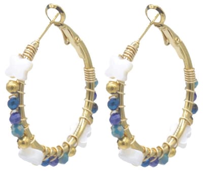 Oorbellen - oorringen - sieraad - accessoire - oorsieraad - goudkleurig - wit - blauw - klavertje vier - geluk - hip - trendy - tijdloos - cadeau - geschenk - feest - verjaardag - vrouwen - dames