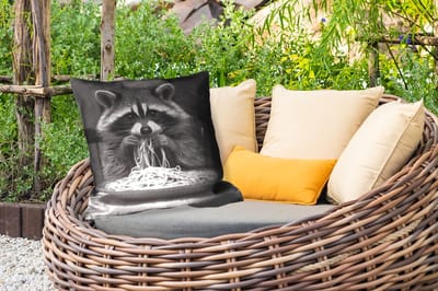 Sierkussen Buiten - Wasbeer - Cute - Pasta - Tafelkleed - Zwart - Wit - 60x60 cm - Weerbestendig
