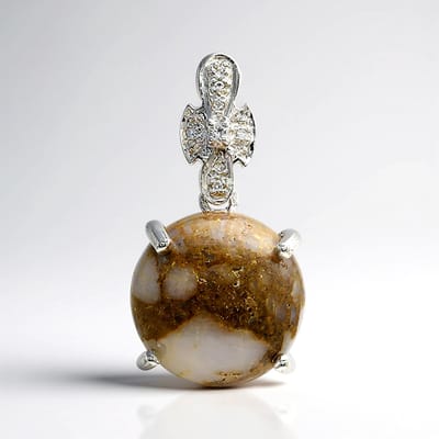 Cavill - Zilveren Hanger - 925 Sterling Zilver - Dinosaurus Kwarts 9,81 ct Ronde Cabochon - Witte Topaas Pavé - Elegante Unieke Edelstenen