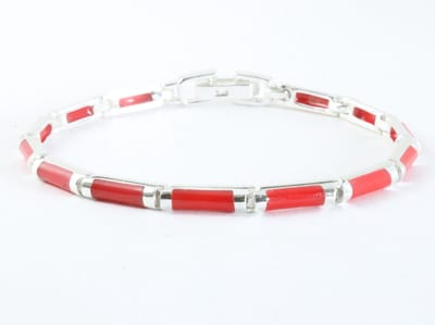 Zilveren armband met rode koraal steen
