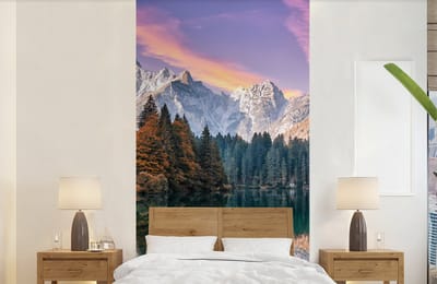 Behang - Fotobehang Bergen - Bos - Water - Lucht - Roze - Paars - Breedte 120 cm x hoogte 240 cm