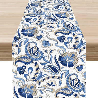 Gemaakt van premium polyester, dit tafelkleed heeft een fijne jacquardbinding, bloemenborduurwerk en uitgesneden patronen.. Het is hittebestendig en stofdicht. 150x33cm