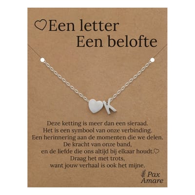 Letter K ketting op Cadeau Kaartje - Een letter, een belofte - 45cm Zilverkleurig Stainless Steel - Initiaal & Hartje Hanger - Pax Amare