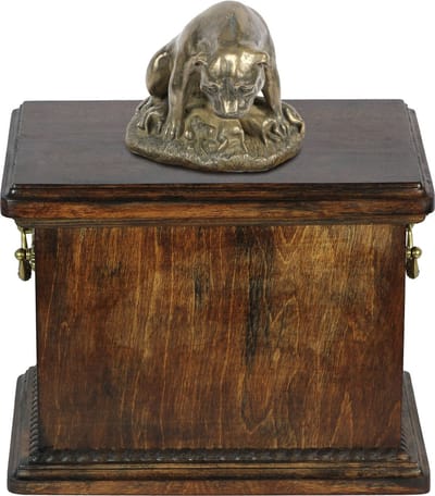 Elegante urn voor de as van een Staffordshire Bull Terrier met beeldje