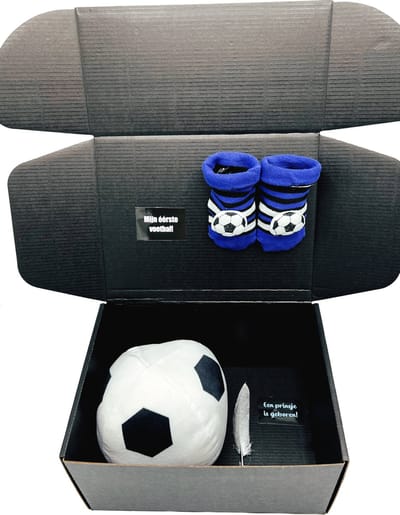 Kraamcadeau Voetbalbox sokjes - kraampakket - kraamkado jongen