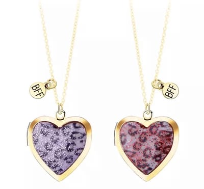 Akyol - Best Friends - 2 Leuke Vriendschapskettingen -vriendinnen ketting -bff cadeau -best friends cadeau- Roze & Blauwe Hartjes - Best Friends – bff – hartje – samenvoegen – blauw – roze – vriendschap – Friends
