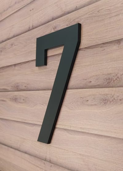 Huisnummer zwart nr. 7 - cijfer 20cm hoog - 8mm dik - kleur zwart mat - DIN