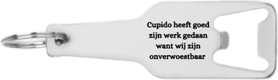 Akyol - cupido heeft goed zijn werk gedaan want wij zijn onverwoestbaar flesopener - Quotes - familie vrienden - cadeau - 105 x 25mm