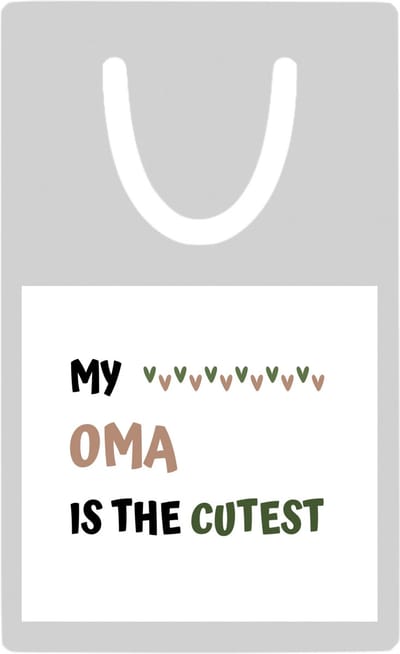 Hacebo® - my oma is the cutest metalen boekenlegger- Oma - schattige oma - verjaardagscadeau - verjaardag - cadeau - cadeautje voor oma - oma artikelen - kado - geschenk - gift Bladwijzer boekenleggers - 7.6 cm x 5cm