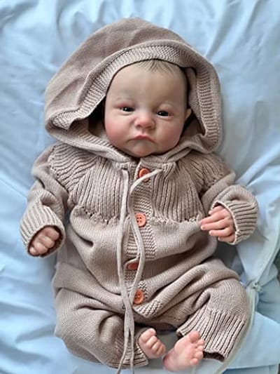 Levensechte babypop - Realistische pop - Spelen en knuffelen - Handgemaakt en beschilderd - 49 cm - Bruin