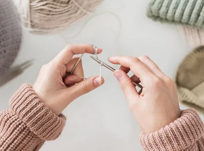 Hiden - Kattenring - Breiring - Vingerhoedje - Draadgeleider - Naalden - Hobby - Hulpmiddel - Zilverkleurig