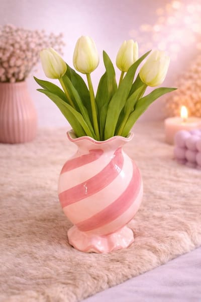 Vaas ‘Sweet Swirl’ – Speels, Retro & Vol Karakter | Viva Femme | Vaas | Decoratie | Cadeau | Wonen | Bloemen | Lente