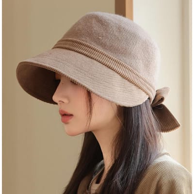 Koreaanse Versie van Herfst en Winter Nieuwe Hoed voor Vrouwen met Grote Rand die Gezicht Toont Kleine Eendjesbal Pet Casual Veelzijdige Koepelhoed Strik Bekkenhoed One Size black