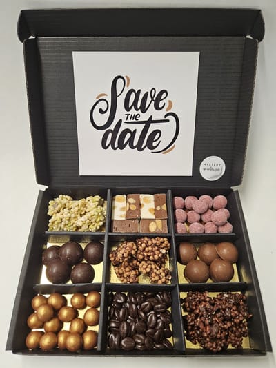 Luxe Belgische Chocolade Proeverij Pakket met Mystery Card 'Save the Date'