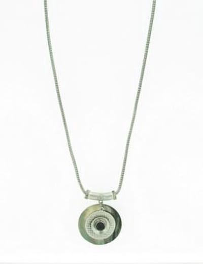 Behave - Korte ketting met schelp hanger en zwarte facetsteen 40 cm