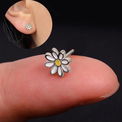 Boucles d'oreilles Huitan Marguerite pour Femmes Boucles d'oreilles Puces Fleurs Délicates Port Quotidien Accessoires de Piercing Exquis Cadeau pour Filles Bijoux de Mode brown