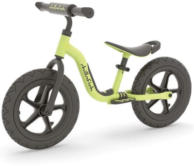 Chillafish Loopfiets 2 jaar - Lichtgewicht met verstelbaar zadel en stuur - Groen - Loopfiets voor jongens tot 5 jaar met voetsteun, handvat om te dragen en 12" RubberSkin anti lek banden - Model Charlie Sport