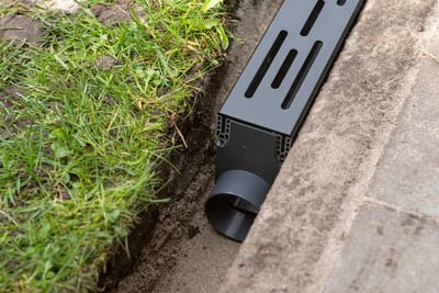 Wovar Eindkap met Uitloop voor Smalle Lijngoot | Per Stuk | Afvoergoot