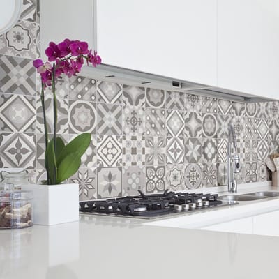 Zelfklevende tegelmuurstickers voor keuken en badkamer - 24 AZULEJOS ARAMAIO CEMENT TEGELSTICKERS - 24 stickers 10x10cm