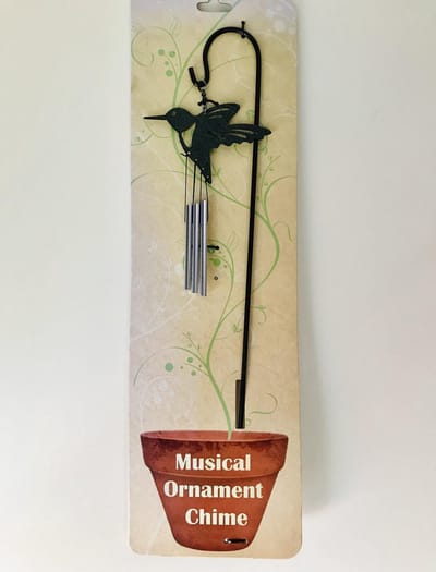 Nature's Melody windgong kolibrie hangend op tuin prikker.9x46c0.5cm. Metalen Tuinsteker. tuindecoratie. Tuinsteker windgong met uil. U krijgt nog een windgong 7x17x2cm van sleepy hollow  gratis bij.