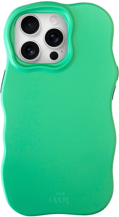 xoxo Wildhearts Wavy Case Green telefoonhoesje - Geschikt voor iPhone 13 Pro - Golvend hoesje met dubbele beschermlaag - Matte afwerking - Silicone case met golven - Vlekbestendig - Groen