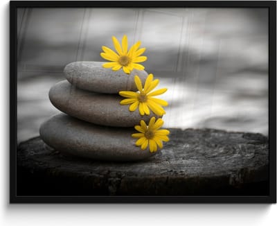 Poster in lijst - Fotolijst 80x60 cm - Posters - Zen stenen - Bloemen - Geel - Natuur - Posterlijst zwart - Wanddecoratie badkamer - Muurdecoratie WC - Decoratieve accessoires - Toilet muur decoratie