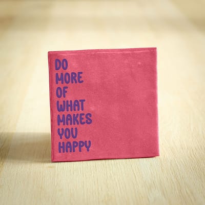Tegeltje - Do more of what makes you happy | Donkerroze | 10x10cm - Interieur - Wijsheid - Tegelwijsheid - Spreuktegel - Keramiek - BONT
