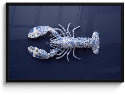 Poster in lijst - Fotolijst 90x60 cm - Posters - Kreeft - Porselein - Delfts - Blauw - Posterlijst zwart - Decoratie - Wanddecoratie woonkamer - Muurdecoratie slaapkamer